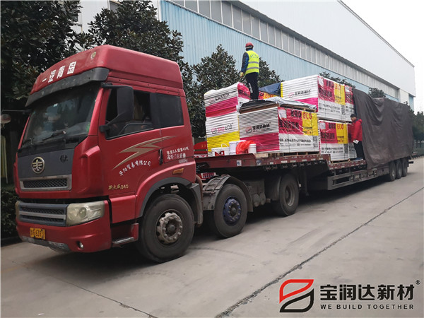 寶潤達(dá)山東聚苯一體板項目裝車發(fā)貨