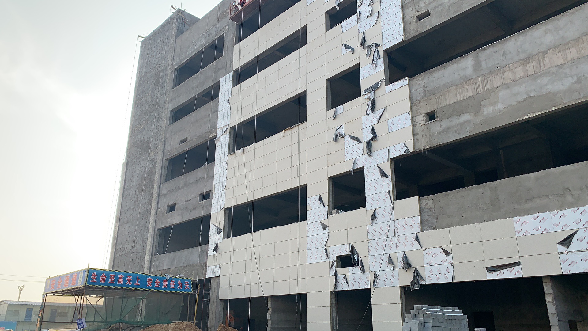 工程案例｜寶潤(rùn)達(dá)外墻保溫一體板應(yīng)用商丘人民醫(yī)院項(xiàng)目