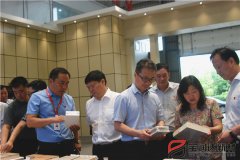 寶豐縣縣委書(shū)記、縣長(zhǎng)許紅兵率考察團(tuán)蒞臨寶潤(rùn)達(dá)參觀調(diào)研