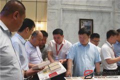 寶豐縣縣委書(shū)記、縣長(zhǎng)許紅兵率考察團(tuán)蒞臨寶潤(rùn)達(dá)參觀調(diào)研