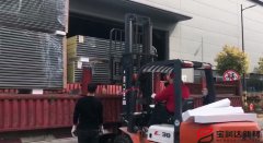 寶潤達(dá)師傅裝車發(fā)貨